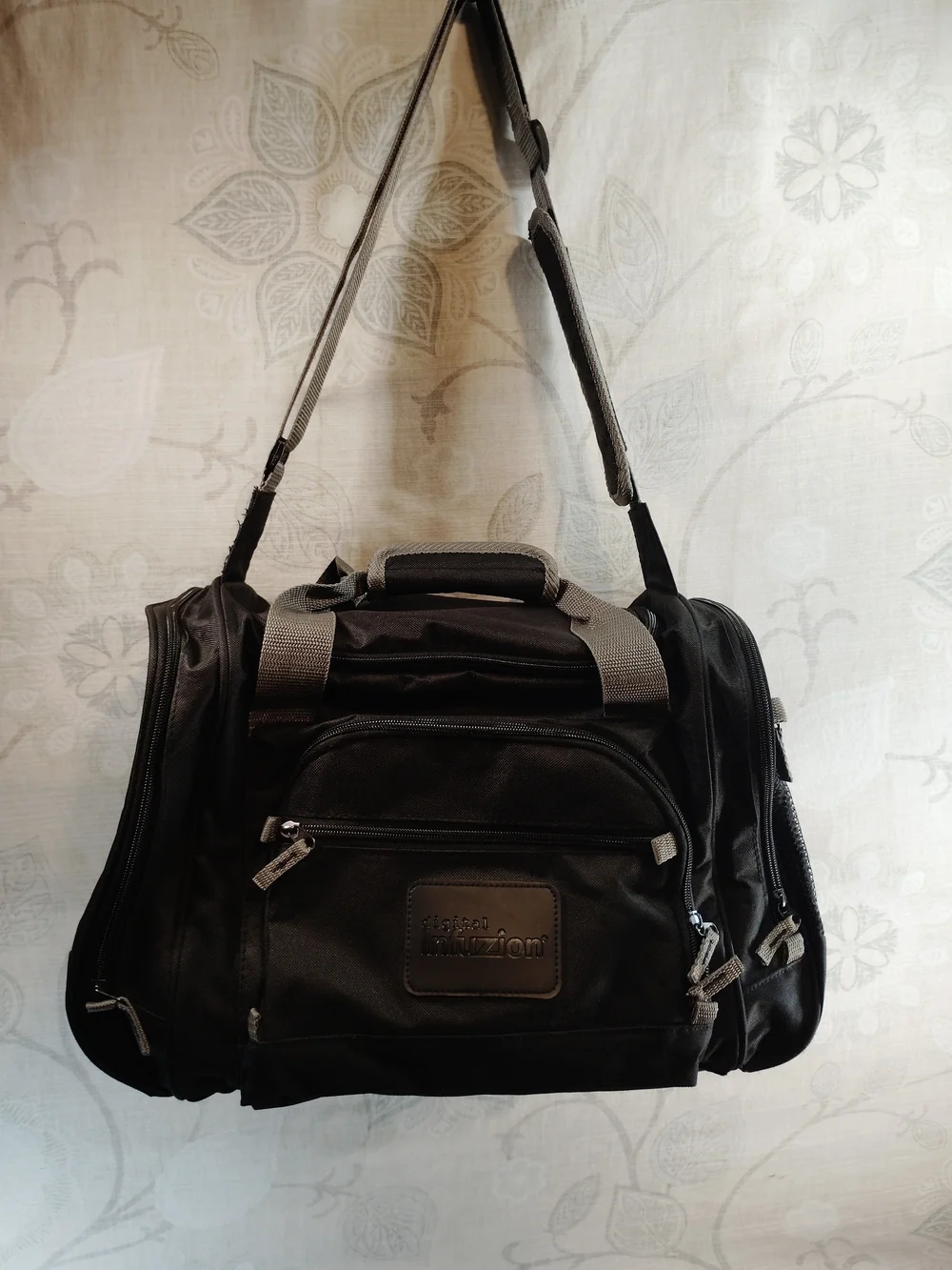 SevilleGear Black Weekender Travel Duffel/ Carry-on Bag